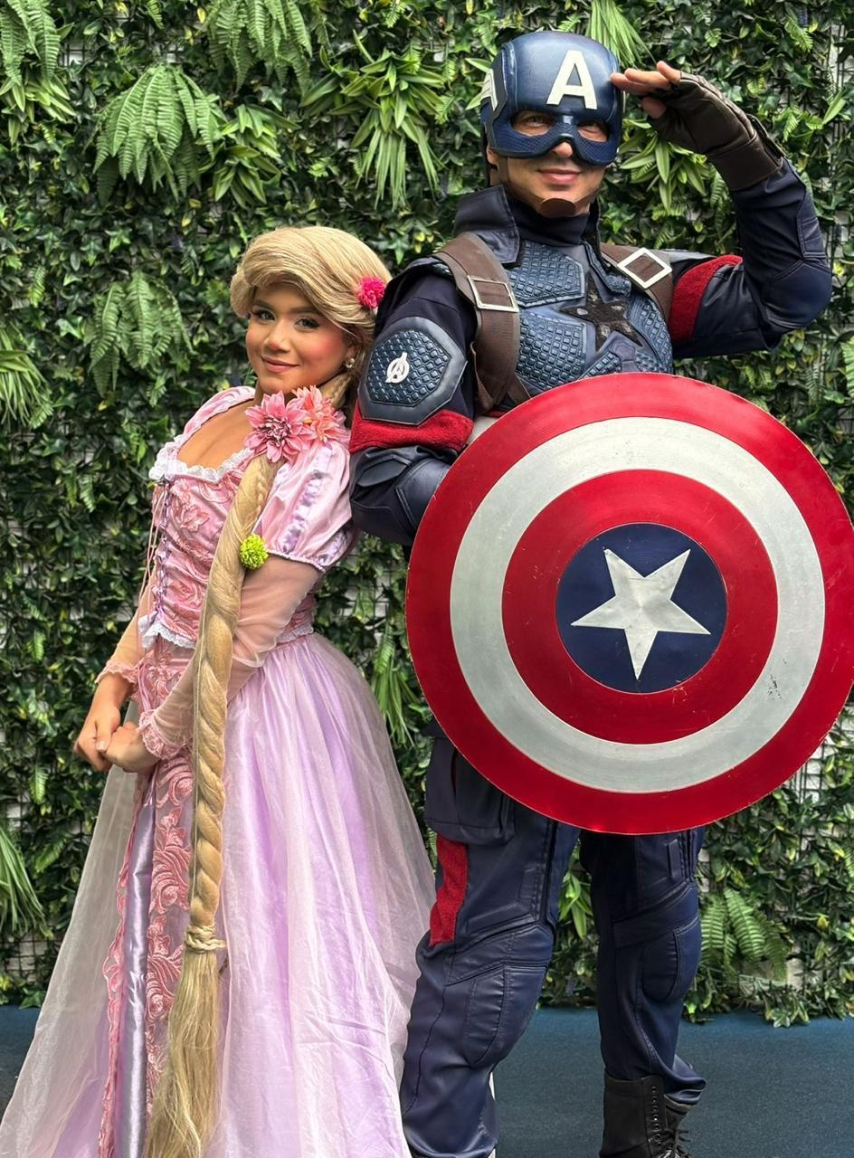 Rapunzel e Capitão América na festa das crianças